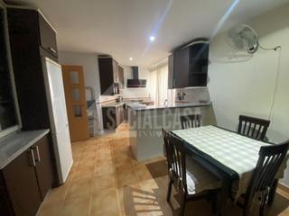 Location Appartement  N/a. Se alquila por habitaciones en ciudad jardin 4 dormitorios,refor