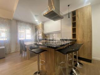 Location Appartement à Ciudad Jardín - Zoco. Totalmente nuevo en felipe ii 4 dormitorios y dos baños con asce