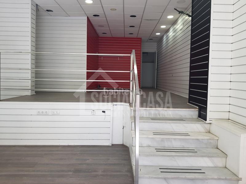 Foto 47c8576b-9d60-4b4c-b042-609574905cbe. Alquiler local comercial claudio marcelo ubicado excepcionalmente ,gran flujo de peatones en zona altamente comercial. en Córdoba