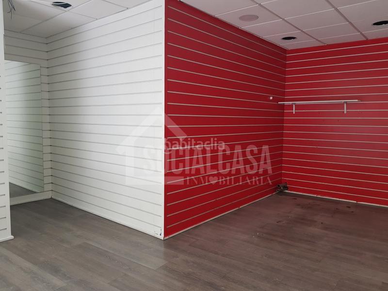 Foto 9912d751-7d3d-4ddd-8b2a-18376775f411. Alquiler local comercial claudio marcelo ubicado excepcionalmente ,gran flujo de peatones en zona altamente comercial. en Córdoba