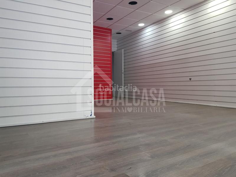 Foto a5bcd228-f055-43bf-8ade-693b71f259a3. Alquiler local comercial claudio marcelo ubicado excepcionalmente ,gran flujo de peatones en zona altamente comercial. en Córdoba