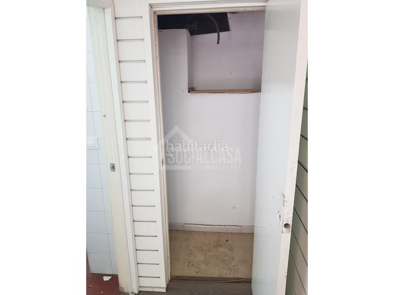 Foto dd8fc45c-9042-4363-8187-eab46a0d0cec. Alquiler local comercial claudio marcelo ubicado excepcionalmente ,gran flujo de peatones en zona altamente comercial. en Córdoba