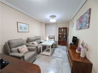 Affitto Appartamento in Ciudad Jardín - Zoco. Se alquila piso seminuevo de 3 dormitorios, solo para estudiante