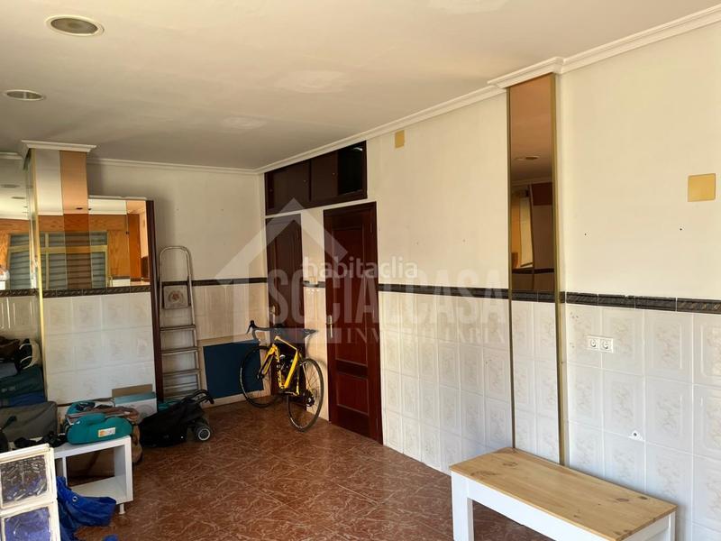 Foto 2707bc68-e41a-4b9c-9bdd-da1e01330a57. Local comercial se vende local comercial en esquina con licencia de cambio de uso en Córdoba