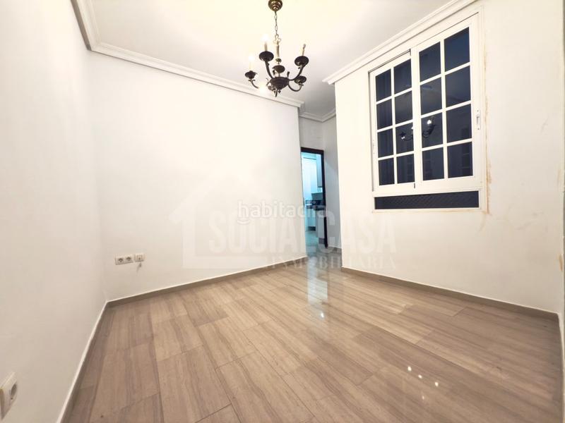 Foto 295fb3d2-bd24-4ea0-bbe8-741b9bd11422. Piso plaza tendillas precio increible en Centro Córdoba