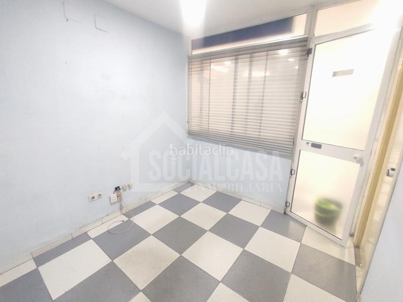 Foto b1234039-d81d-4805-933a-aa74859deb3f. Alquiler local comercial local en alquiler junto a medina azahara en Córdoba