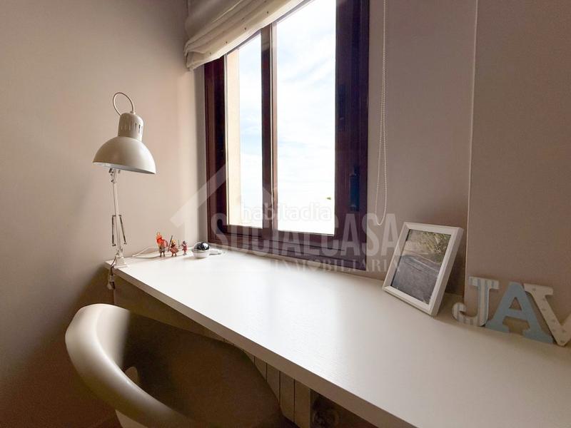 Foto 1fe56a75-1f81-45ce-8762-20d6622c9844. Piso exclusiva vivienda amueblada con opción de 2 cocheras y trastero a 1 minuto de hipercor en Córdoba