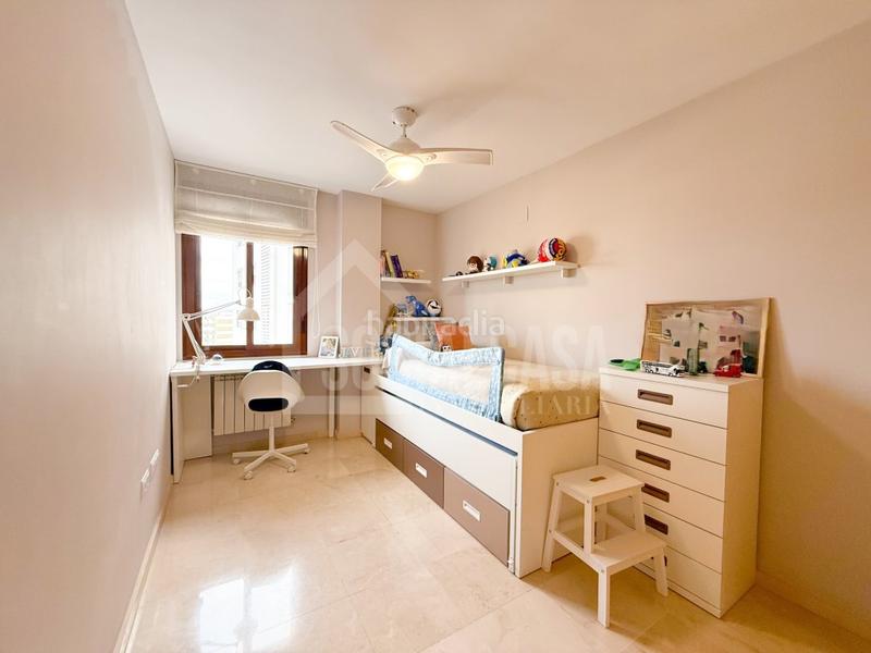 Foto 408e985b-5f8f-456b-a29a-6c539efa7fa7. Piso exclusiva vivienda amueblada con opción de 2 cocheras y trastero a 1 minuto de hipercor en Córdoba