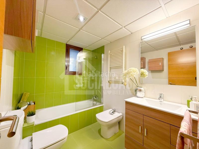 Foto 4c3ac5e5-98e5-4ef4-bd28-12d508f23b38. Piso exclusiva vivienda amueblada con opción de 2 cocheras y trastero a 1 minuto de hipercor en Córdoba