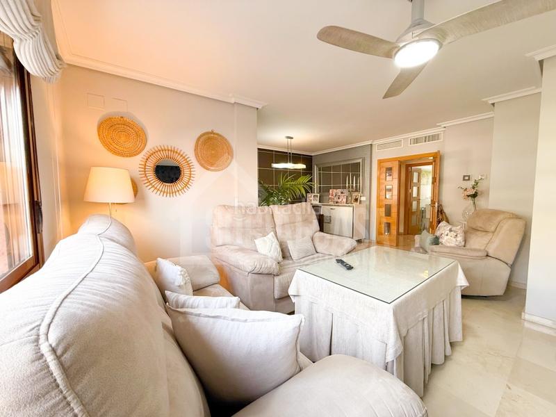 Foto cc9433a5-80a5-4fac-9665-596c05ab9155. Piso exclusiva vivienda amueblada con opción de 2 cocheras y trastero a 1 minuto de hipercor en Córdoba