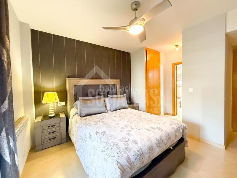 Foto d6d76f72-bbde-4462-a9bf-226ecd659cf6. Piso exclusiva vivienda amueblada con opción de 2 cocheras y trastero a 1 minuto de hipercor en Córdoba