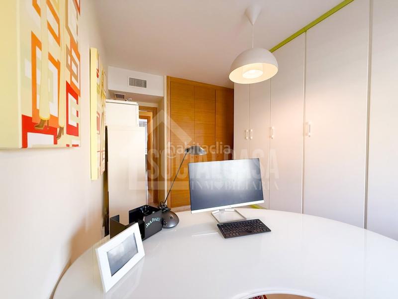 Foto db0ab9bc-4345-4a62-8c58-cd0dd7eac82c. Piso exclusiva vivienda amueblada con opción de 2 cocheras y trastero a 1 minuto de hipercor en Córdoba