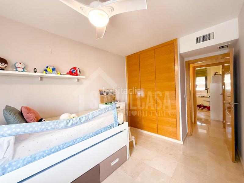 Foto e2978c60-76db-4e0d-8ff1-ab25e329e255. Piso exclusiva vivienda amueblada con opción de 2 cocheras y trastero a 1 minuto de hipercor en Córdoba