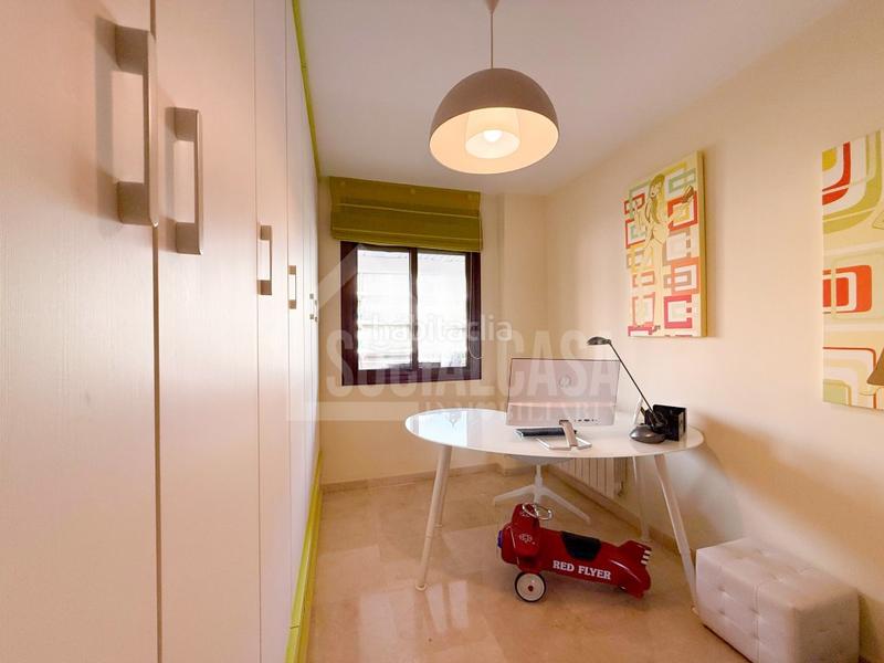 Foto e8995798-cc79-4231-953d-1b7c02d168d4. Piso exclusiva vivienda amueblada con opción de 2 cocheras y trastero a 1 minuto de hipercor en Córdoba