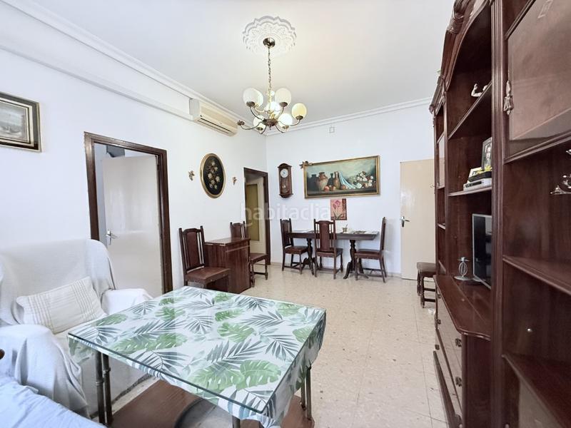 Foto 38f30563-a612-45ff-a8b7-85c6e2289e98. Piso descubre esta impresionante vivienda de generosas dimensiones y techos altos que ofrecen una sensación de amplitud inigualable. en Córdoba