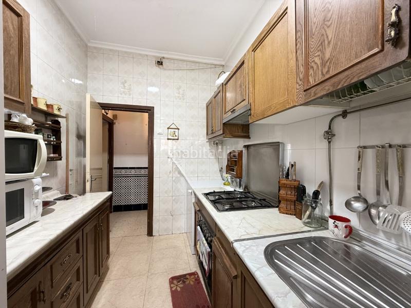 Foto 4bc6484b-a444-479a-b7f3-f06c286c13a0. Piso descubre esta impresionante vivienda de generosas dimensiones y techos altos que ofrecen una sensación de amplitud inigualable. en Córdoba
