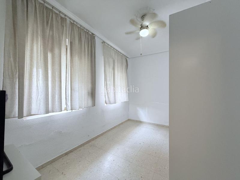 Foto 5ca2b101-3149-4e5c-a7cd-f37f86644f21. Piso descubre esta impresionante vivienda de generosas dimensiones y techos altos que ofrecen una sensación de amplitud inigualable. en Córdoba