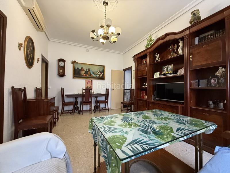 Foto 5ee6f482-f8a6-413f-85ed-94d8b720b676. Piso descubre esta impresionante vivienda de generosas dimensiones y techos altos que ofrecen una sensación de amplitud inigualable. en Córdoba