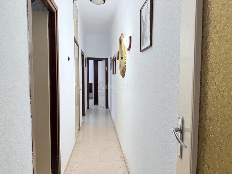 Foto 8928a85e-573c-453f-ab58-2025daf09b79. Piso descubre esta impresionante vivienda de generosas dimensiones y techos altos que ofrecen una sensación de amplitud inigualable. en Córdoba