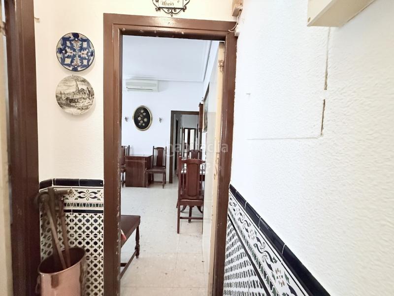 Foto d38e767a-6dd2-4ae5-a457-7c966ed4d3c4. Piso descubre esta impresionante vivienda de generosas dimensiones y techos altos que ofrecen una sensación de amplitud inigualable. en Córdoba