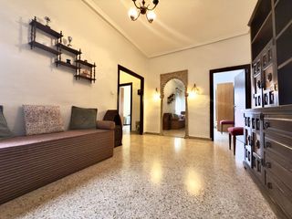 Rent Flat in Ciudad Jardín - Zoco. Piso luminoso de 3 dormitorios  perfecto para compartir estudian