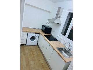 Alquiler Piso en Ciudad Jardín - Zoco. Se alquila piso semi reformado de 3 habitaciones para estudiante