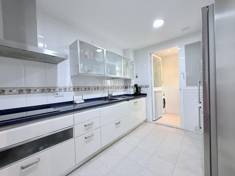 Foto 7a0075e8-daa0-4d9c-b3e0-5d7a47219bfe. Piso vivienda en zona arruzafilla tablero con piscina 2 plazas de garaje y trastero en Córdoba