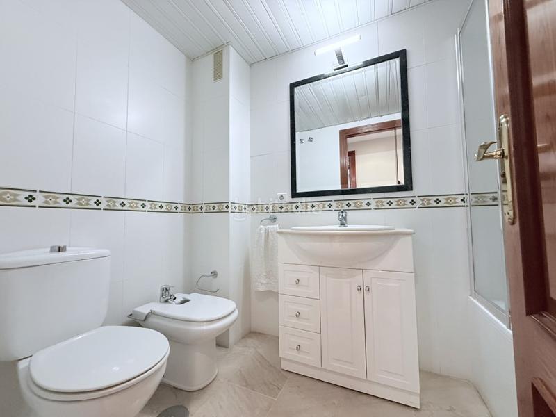 Foto b4c0b707-602d-4c61-94cc-ac145dfa6d66. Piso vivienda en zona arruzafilla tablero con piscina 2 plazas de garaje y trastero en Córdoba