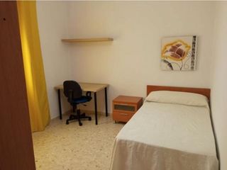 Location Appartement à Ciudad Jardín - Zoco. Se alquila piso para estudiantes de 4 habitaciones en ciudad jar