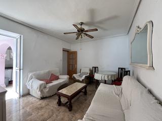Lloguer Pis a Ciudad Jardín - Zoco. Se alquila piso con 3 habitaciones en ciudad jardín