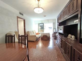 Location Appartement à Ciudad Jardín - Zoco. !!estudiantes!! con 4 dormitorios y dos baños a un paso de la av