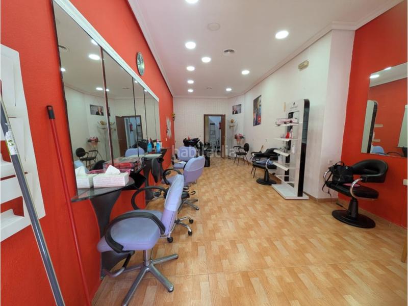 Foto d7ec32ec-885e-4d57-8c69-ac81a4e39da5. Local comercial local ciudad jardín se vende , reformado más un baño almacén en Córdoba