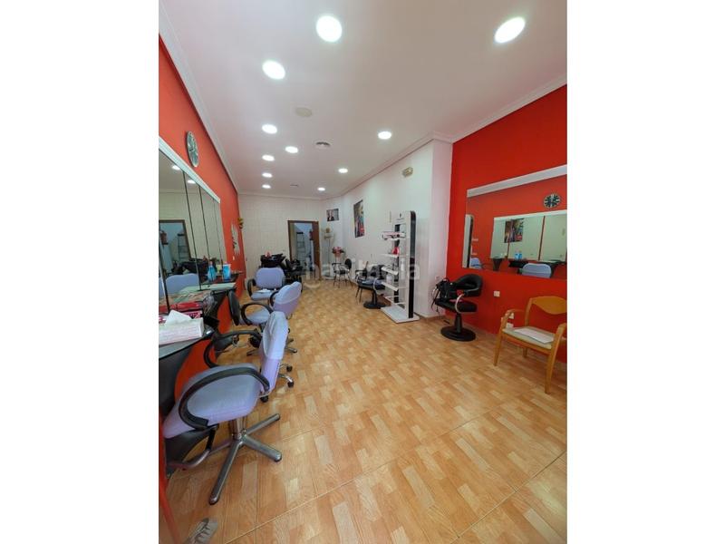 Foto f90410fc-c5ab-4c38-9987-729637f83091. Local comercial local ciudad jardín se vende , reformado más un baño almacén en Córdoba