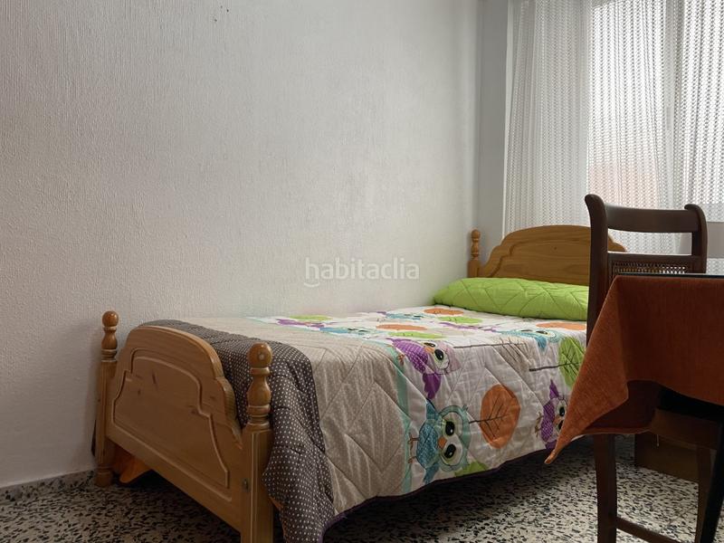 Foto 6460ea1c-cd78-43f6-983b-26fae6caeebf. Alquiler piso en c. vázquez aroca 4 dormitorios para estudiantes disponibles 3 en Córdoba
