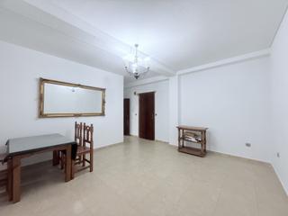 Appartement à Sta. Marina - San Andrés - San Pablo - San Lorenzo. Vivienda con encanto y gran potencial con patio de uso privativo