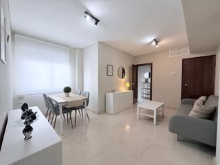 Location Appartement à Ciudad Jardín - Zoco. Se alquila fantástico piso en la avenida del aeropuerto