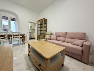 Flat  Calle pedro lopez. Encanto, historia y confort en una joya arquitectónica del centr