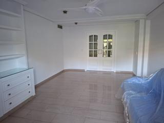 Location Appartement à Santa Rosa - Valdeolleros. Se alquila espectacular piso de 3 dormitorios junto a la avenida