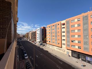 Pis a Ollerías - San Cayetano. Piso en ollerias,4 dormitorios, 2 baños, 2 terrazas,ascensor,mag