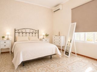 Rent Ground floor  Calle infanta doña maria. Oportunidad de alquiler habitación en infanta doña maría