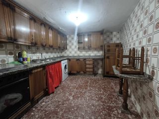 Casa  Calle acequia (alcolea). Gran casa adosada con patio y terraza solarium en alcolea