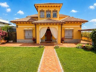 Maison  Calle escultor alvarez. El hogar donde el tiempo se detiene. chalet con piscina.