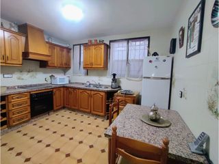 Casa en Casco Histórico  - Ribera - San Basilio. Estupenda casa, junto a la corredera con garaje, con muchas posi