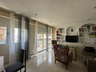 Miete Etagenwohnung in Ciudad Jardín - Zoco. Se alquila increible piso en ciudad jardín de 4 habitaciones muy