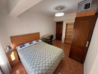 Lloguer Pis  Calle maestro priego lopez. Se alquila piso para estudiantes en ciudad jardín