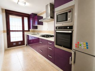 Lloguer Pis a Ciudad Jardín - Zoco. Vivienda de alquiler con piscina y plaza de garaje