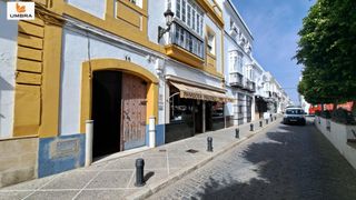Maison à Medina Sidonia. Casa con negocio y garajes en venta en medina sidonia centro