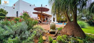 Casa en Calle nueva via montealegre 31. El hogar perfecto, descubre tu santuario de bienestar y aventura