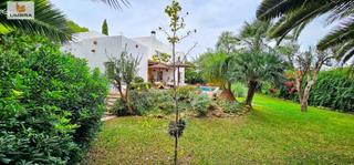 Casa en Calle k 10. Exclusiva villa independiente en parcela de 2.580 m privacidad,