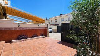 Casa adossada  Calle tomas moro. Bonito adosado, en pozoalbero, las zonas más demandadas de jerez
